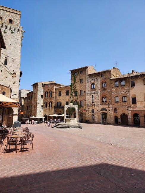 San Gimignano Piazza della Cisterna morning