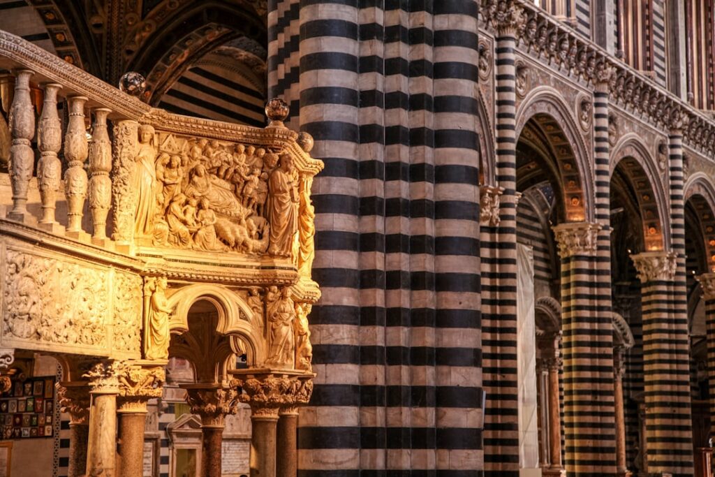 Interior Siena Duomo marble pulpit