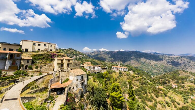 Top ruelles pittoresques des borghi Toscane travel tourism landmark